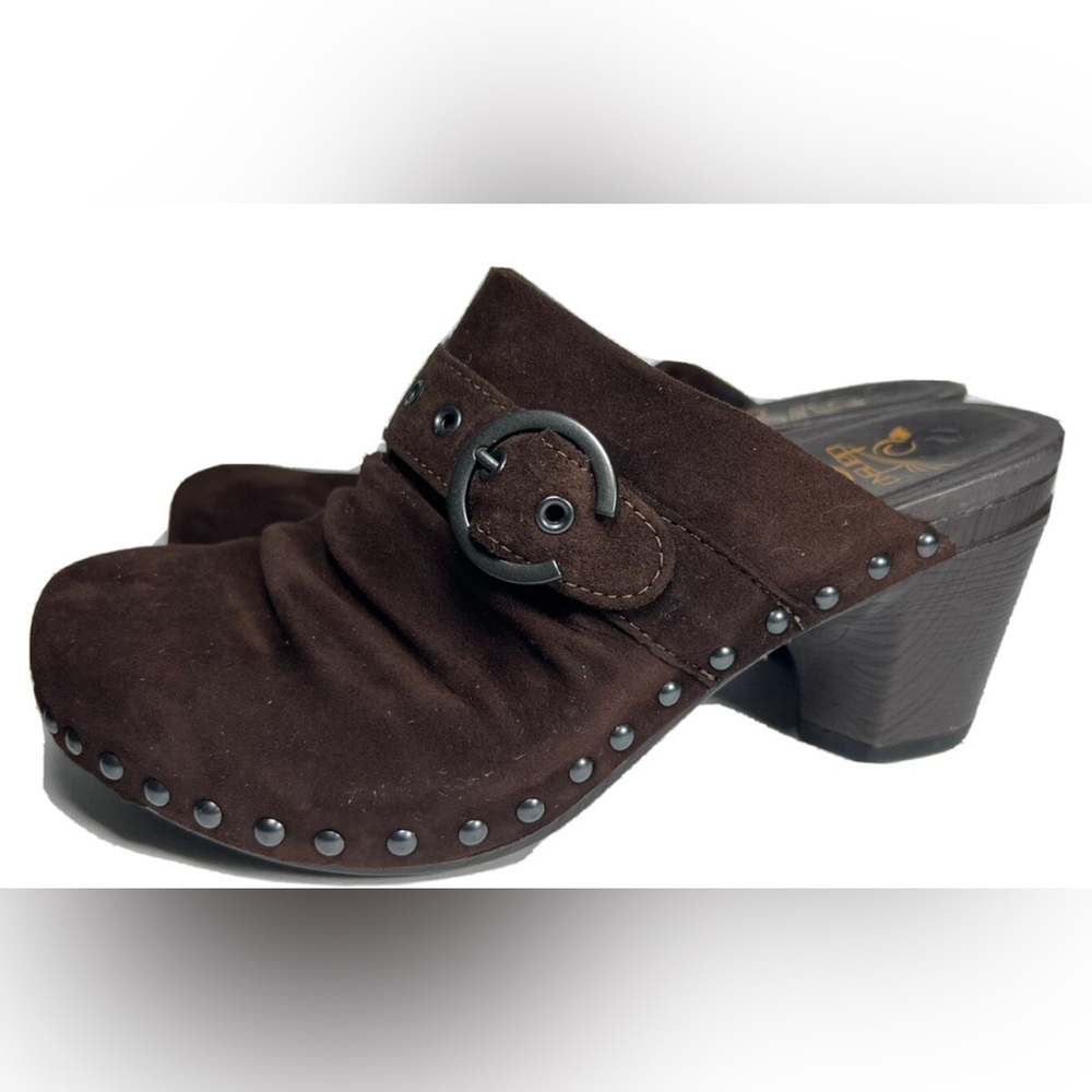 Dansko Nadine EUR 38 Brown Suede Studded Mules Heels Shoes Buckle Detail Womens